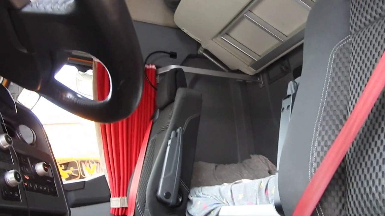 Decoration interieur cabine camion