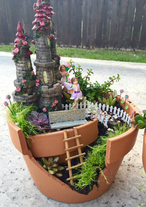 Decoration de jardin avec des pots de fleurs