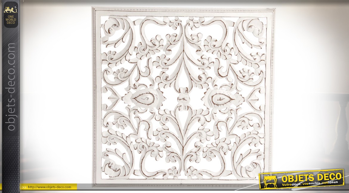 Decoration murale en bois blanc