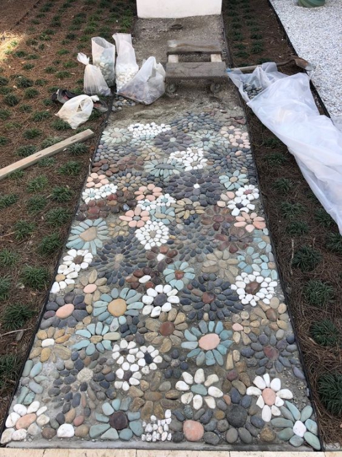 Décoration jardin avec des galets