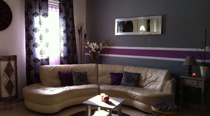 Décoration salon mauve et gris