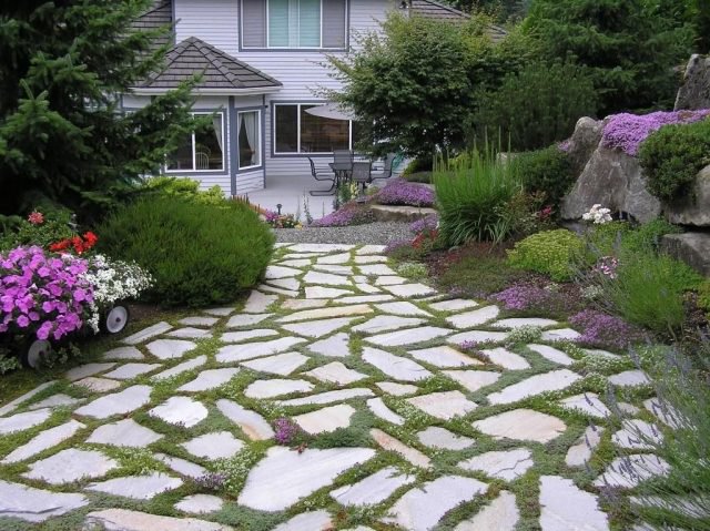 Decoration de jardin avec des pierre