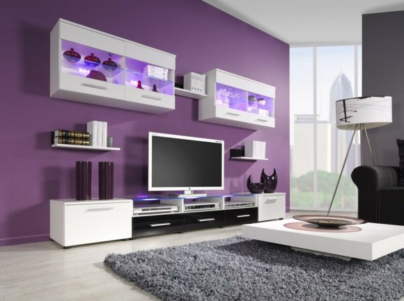 Décoration salon blanc et violet