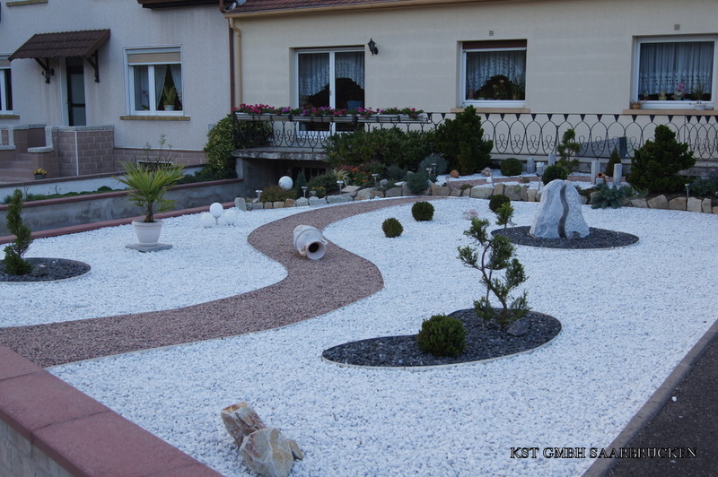 Décoration jardin cailloux