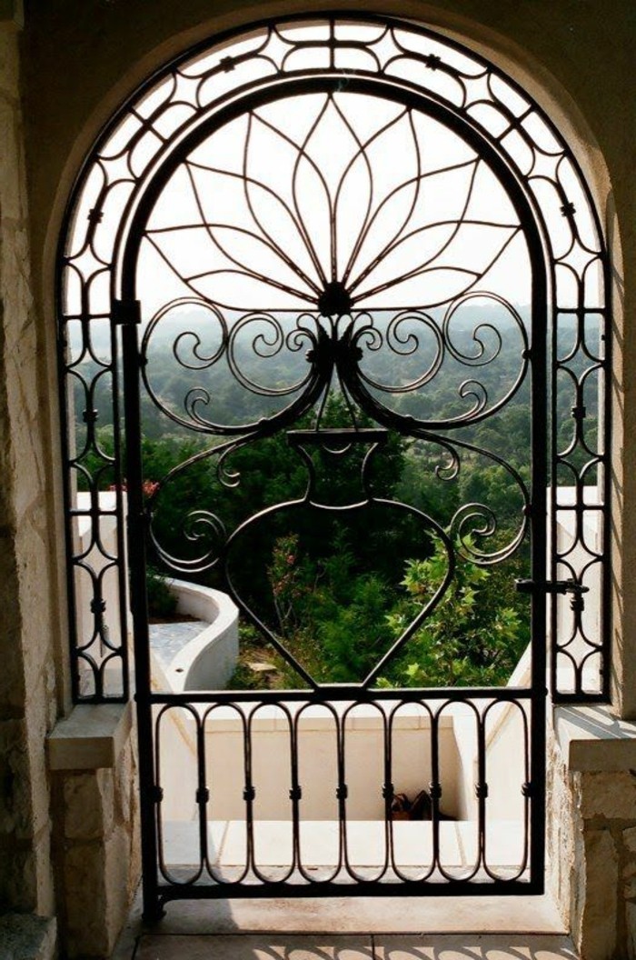 Decoration facade maison fer forgé