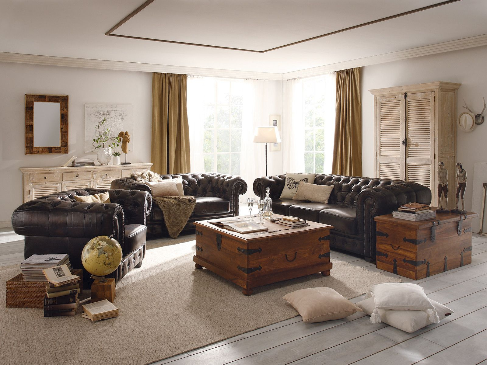 Décoration salon avec canapé chesterfield
