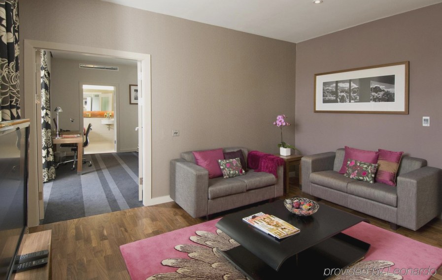 Decoration petit salon taupe