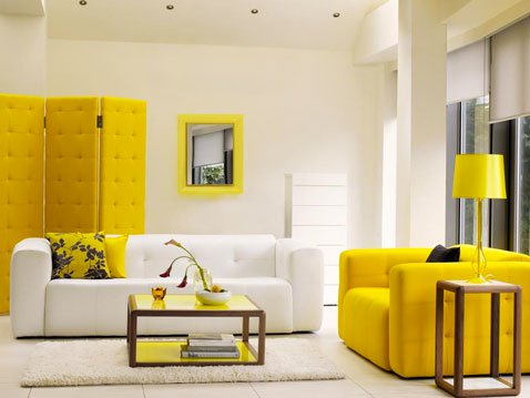Décoration salon mur jaune