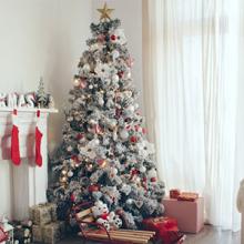 Décoration de sapin maison