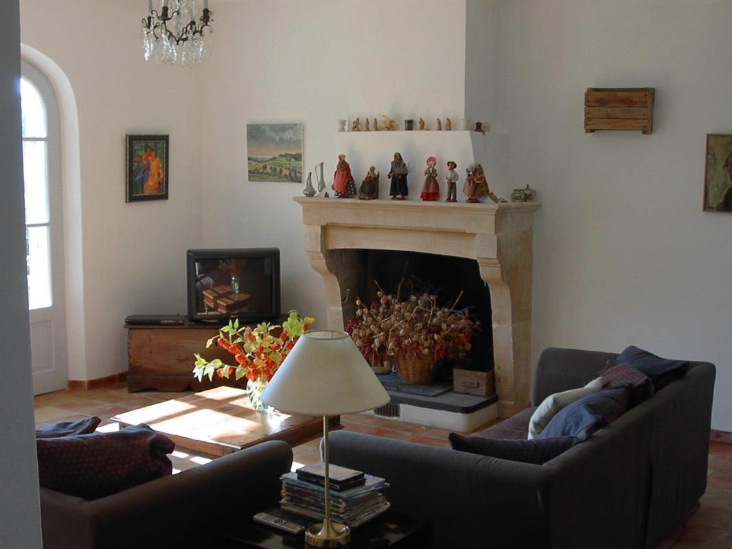 Decoration du salon avec cheminee