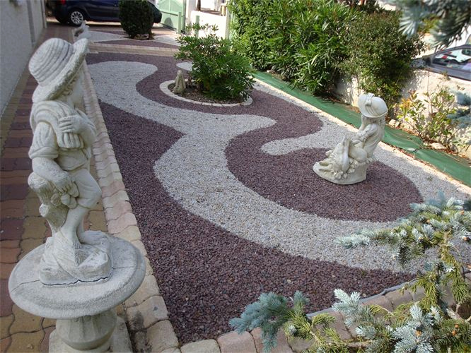 Décoration jardin en galets