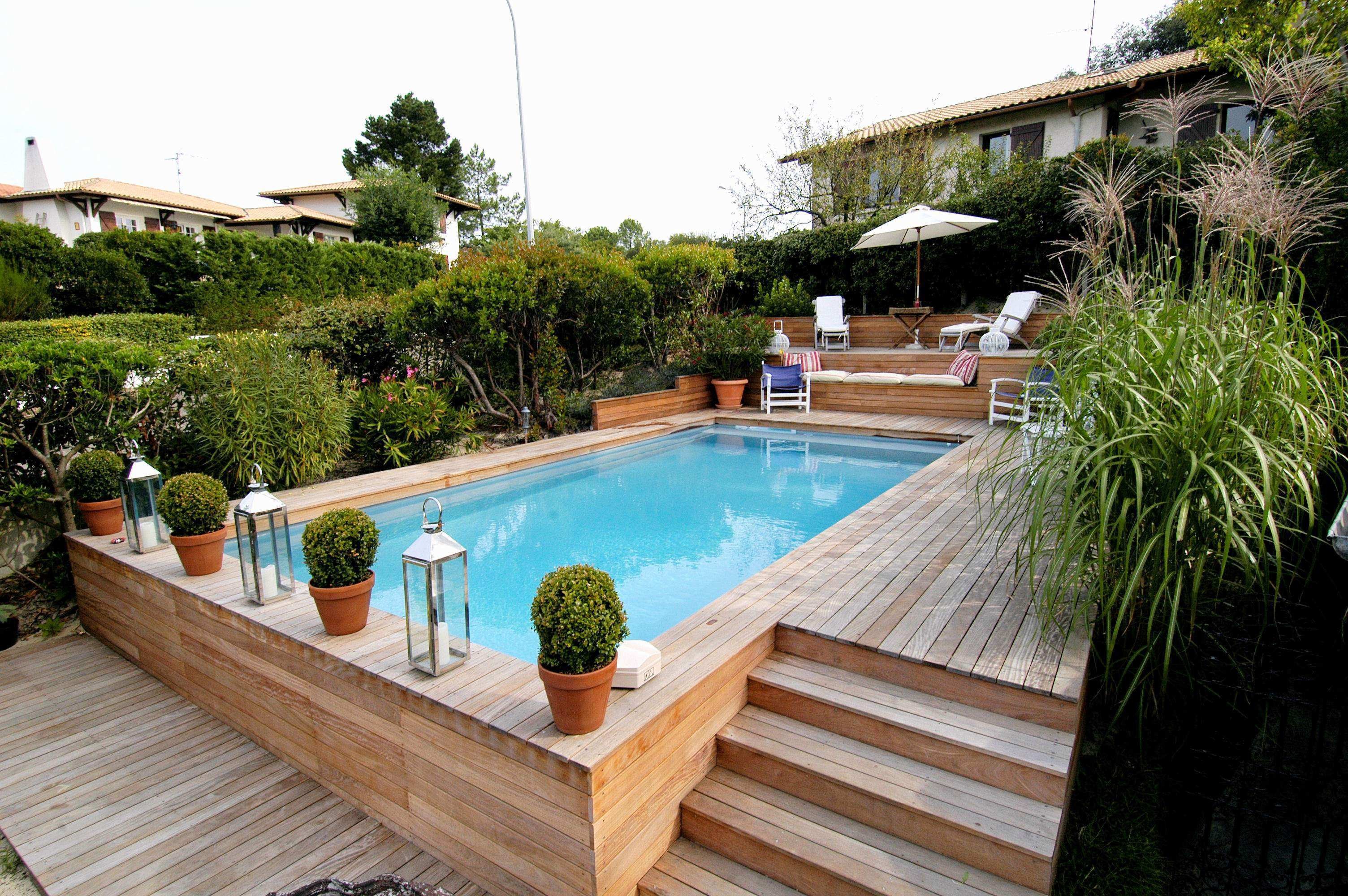 Décoration jardin piscine en bois