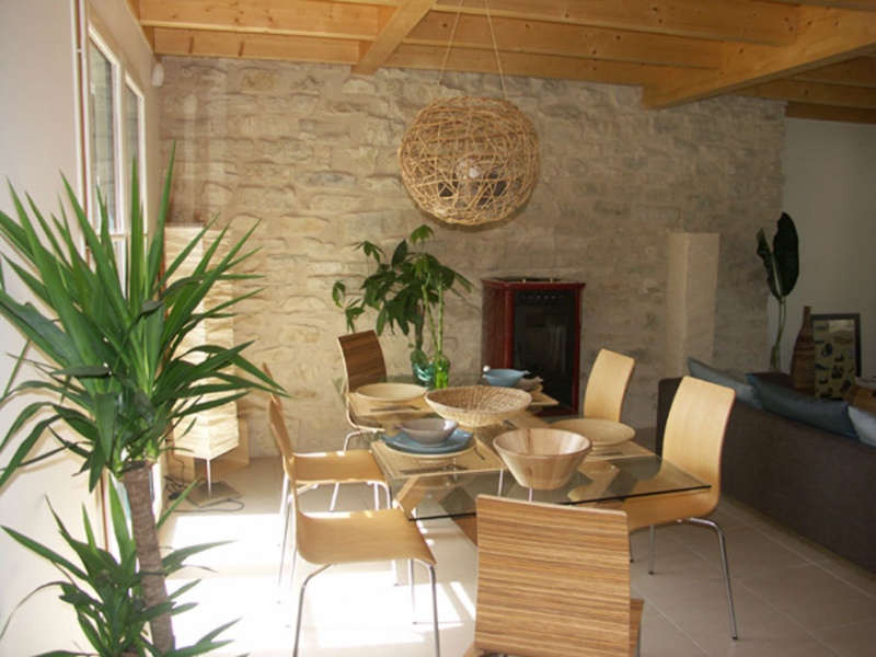 Decoration salon avec meuble en chene