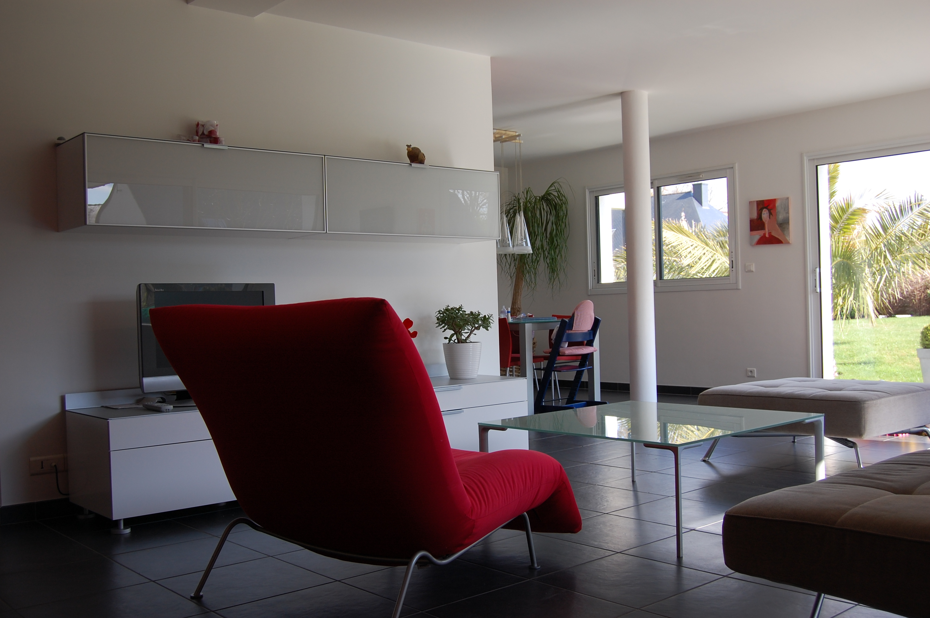 Idée décoration salon avec meuble noir