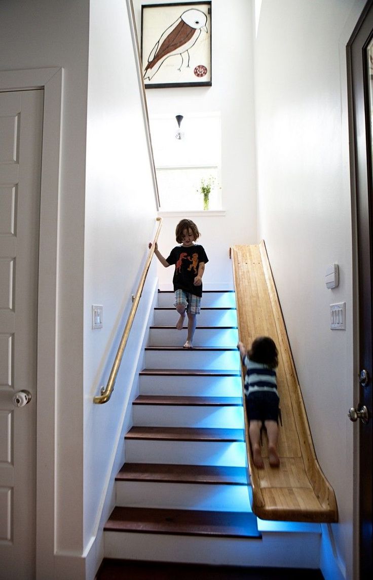 Décoration entrée de maison avec escalier