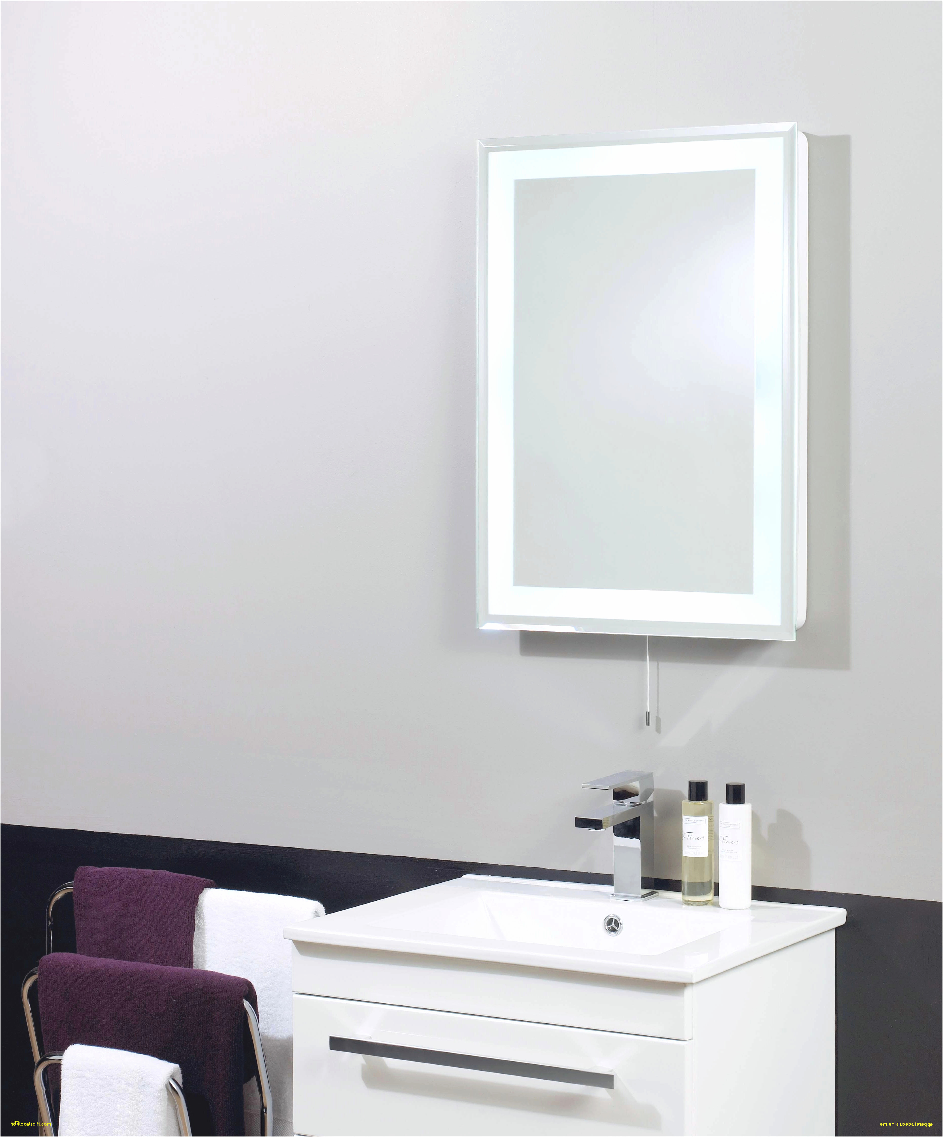 Salon decoration valence