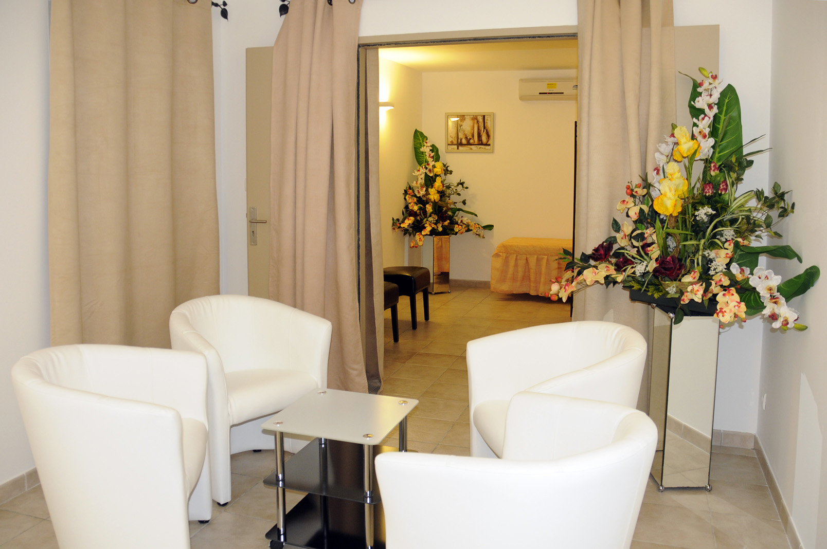 Decoration salon funeraire