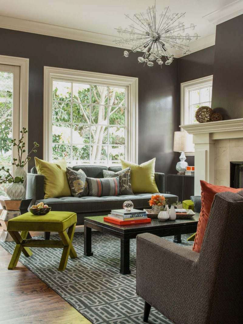 Décoration de salon couleur taupe