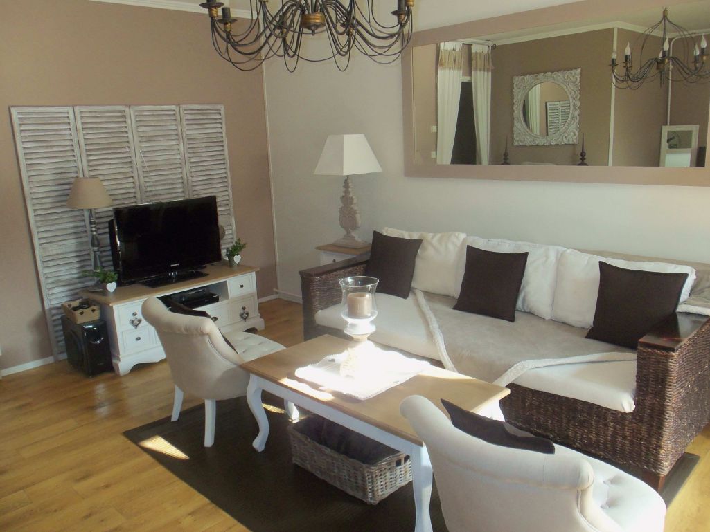Decoration zen rouge et taupe salon
