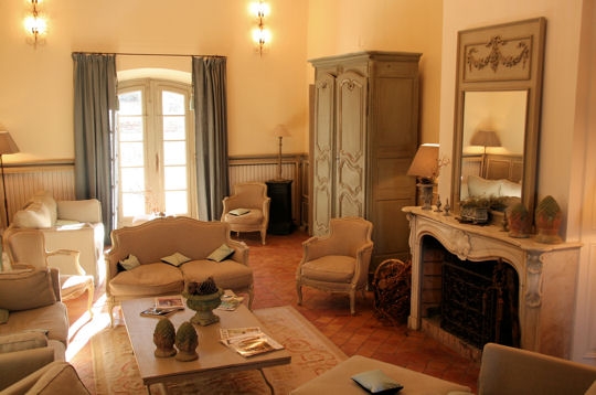 Salon decoration style