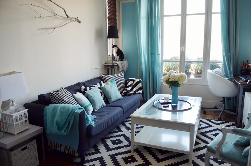 Decoration salon blanc et bleu