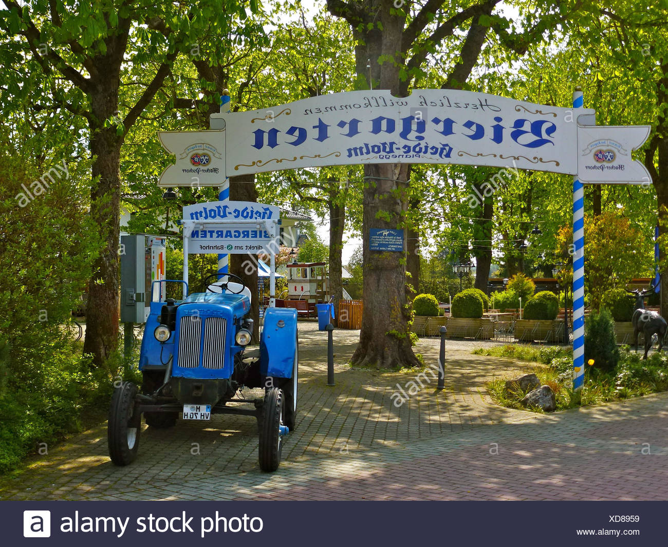 Decoration jardin tracteur