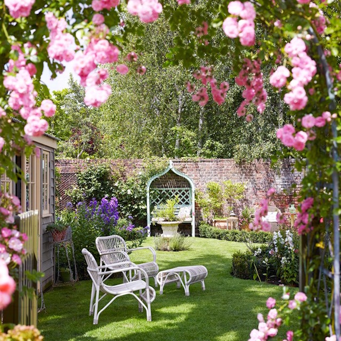 Decoration de jardin fleuri