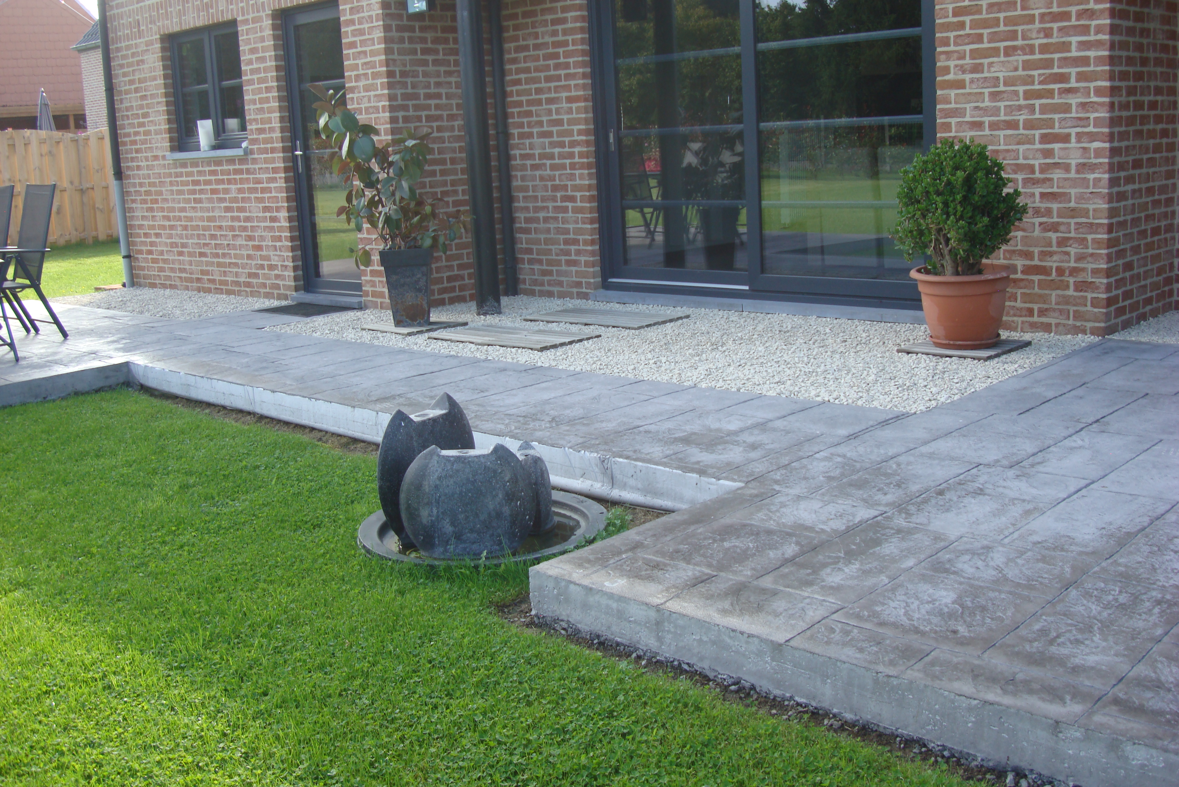 Decoration jardin avec dalle