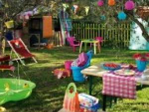 Decoration anniversaire dans un jardin