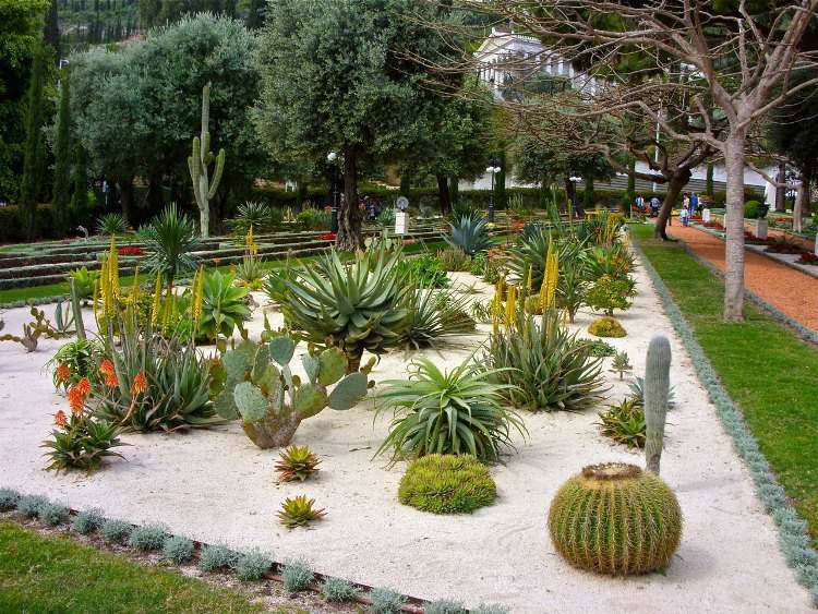 Decoration jardin avec sable