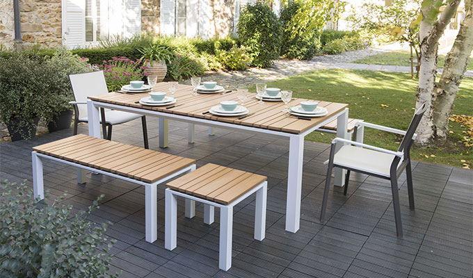 Décoration sur table de jardin
