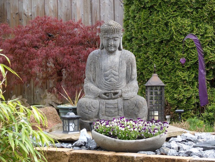 Decoration jardin zen pagode