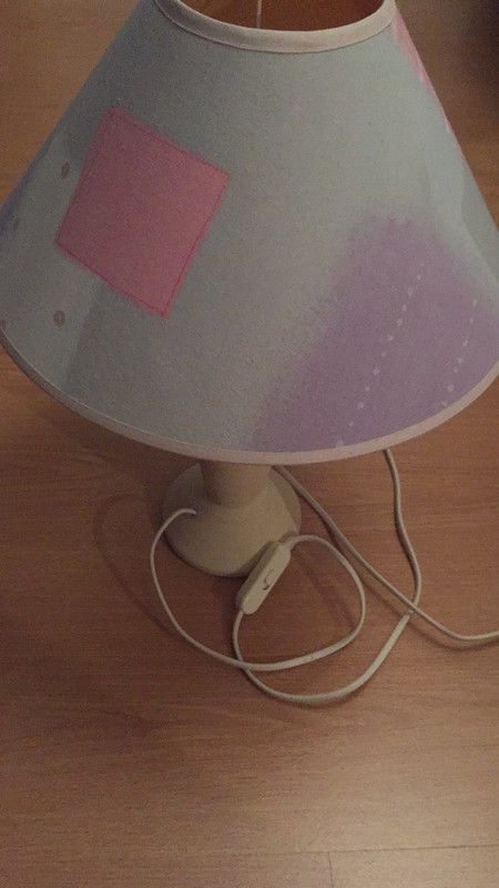 Lampe de chevet design violet