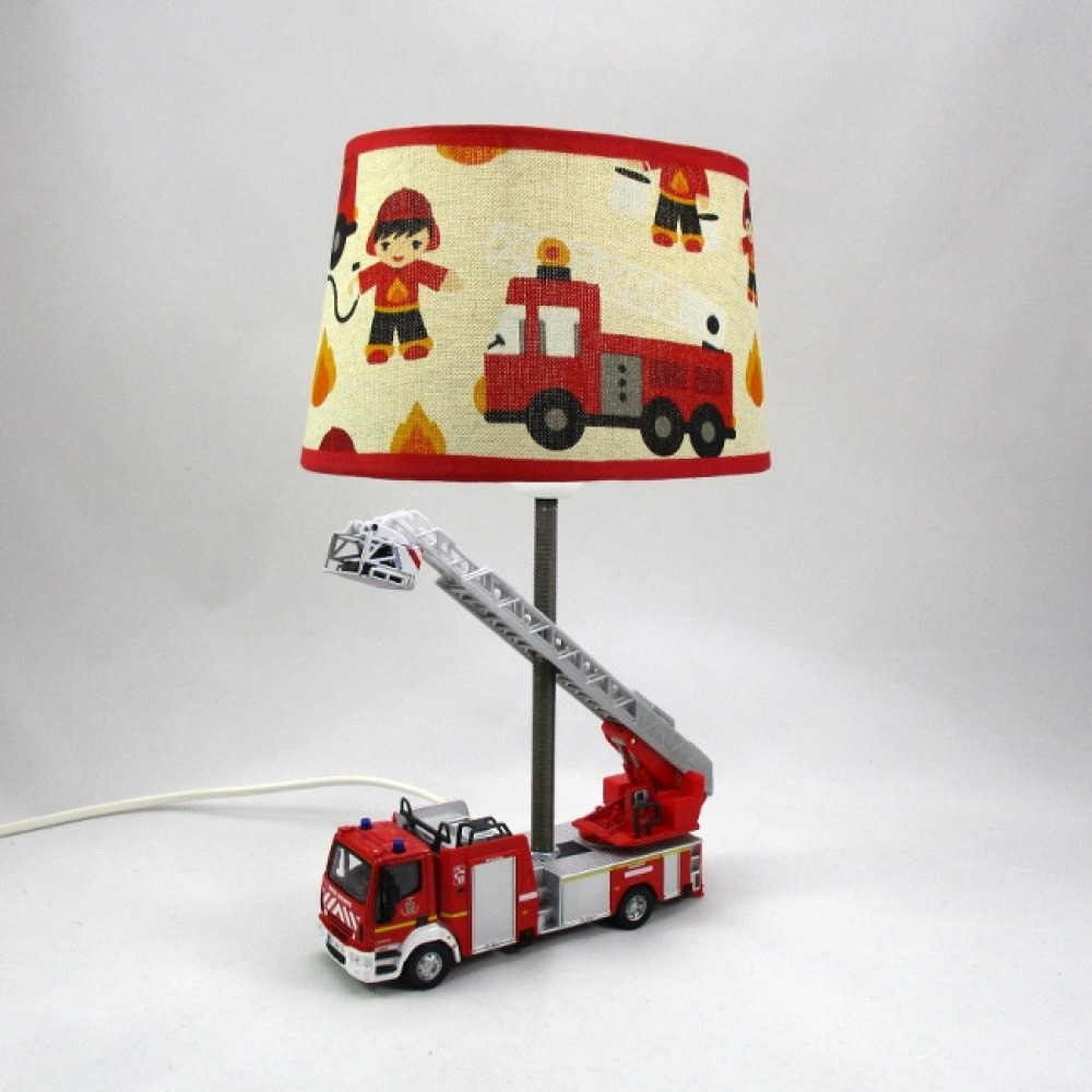 Lampe de chevet garçon voiture