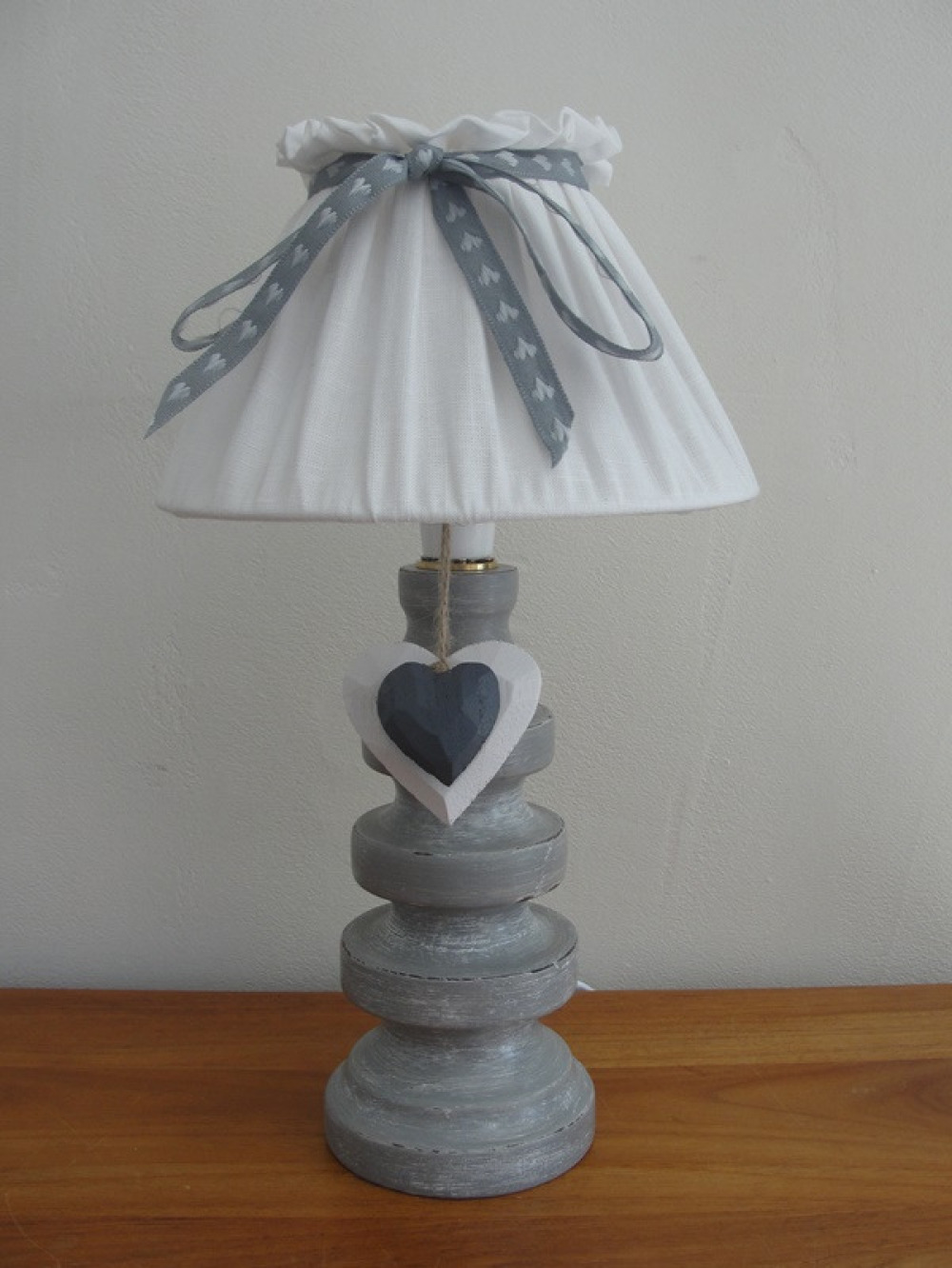 Lampe de chevet romantique grise