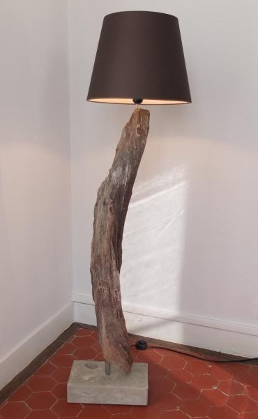 Lampadaire de salon en bois