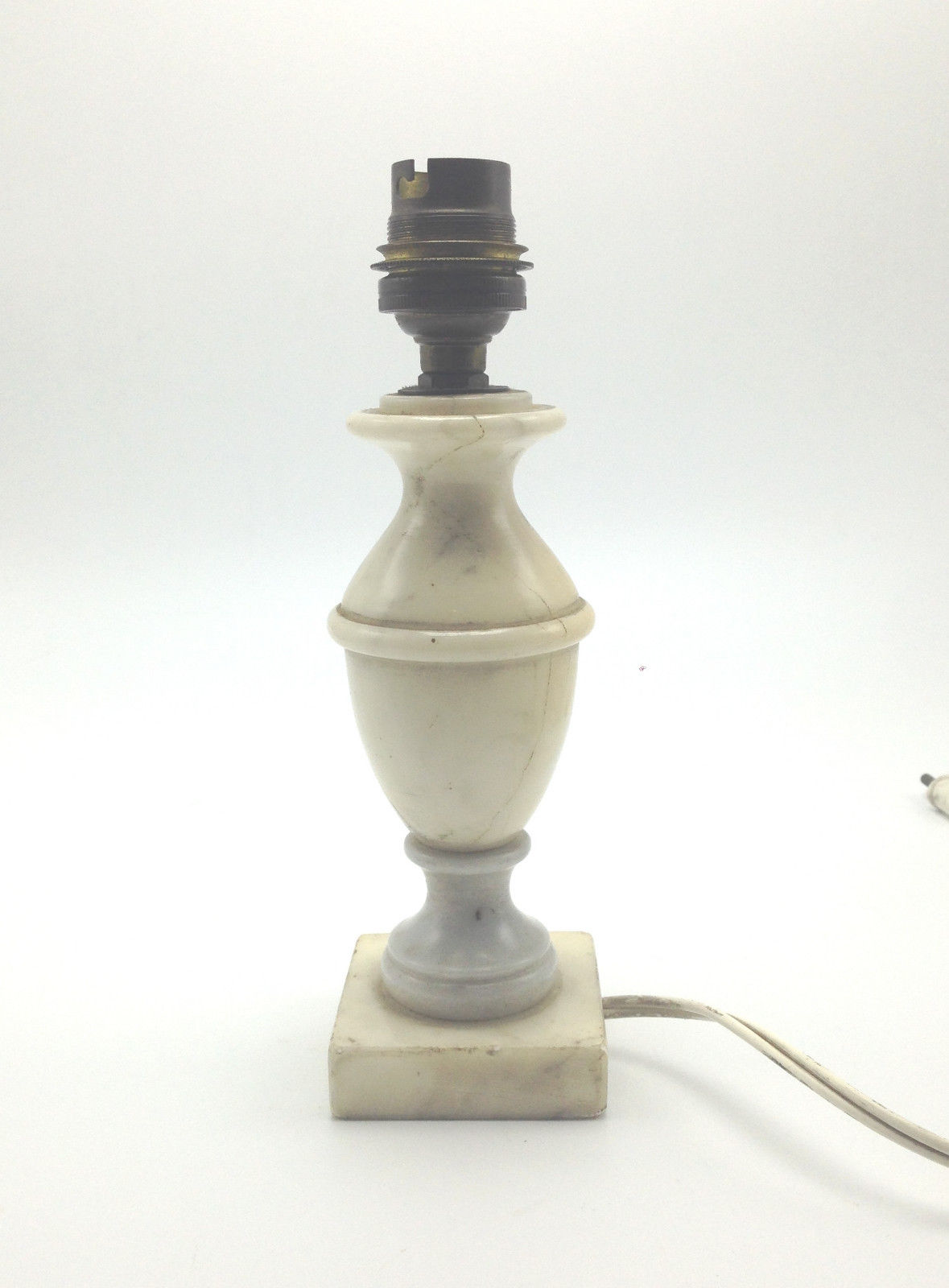 Pied de lampe de chevet en albatre