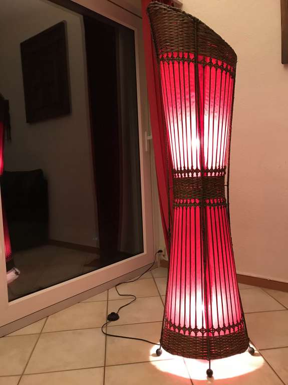 Lampe de salon design rouge