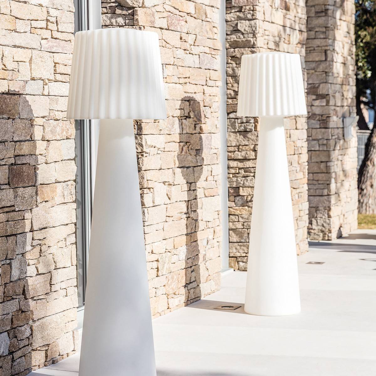 Lampadaire exterieur plastique blanc