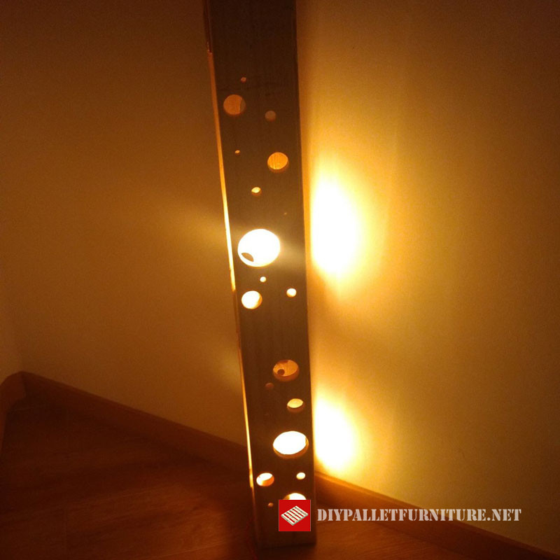 Lampadaire palette