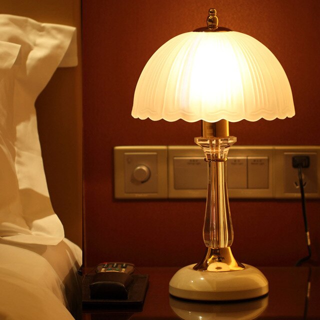 Lampe de chevet blanche et cristal