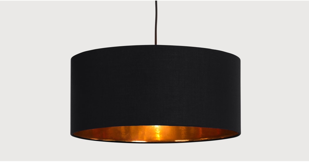 Lampadaire droit avec abatjour noir interieur cuivre
