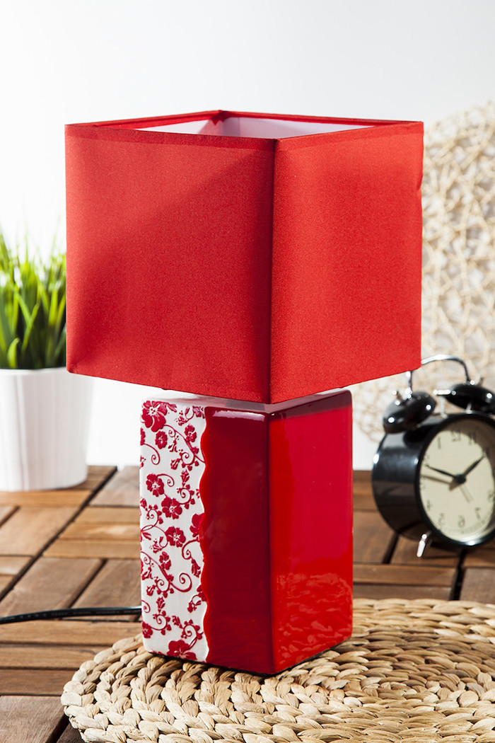 Lampe de chevet rouge et blanche