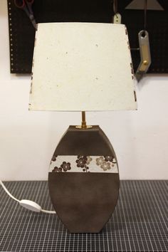 Tuto lampe de chevet en carton