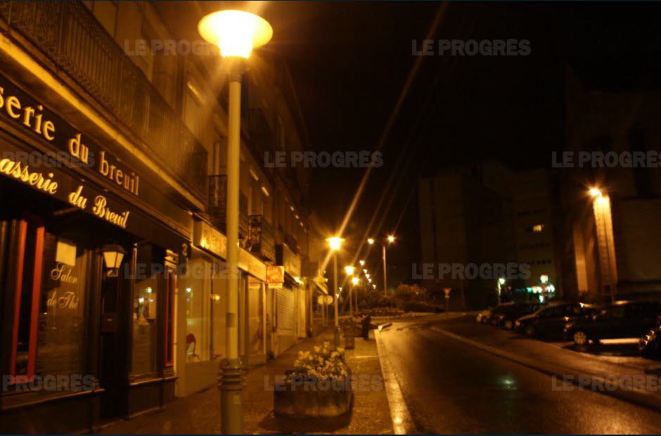 Photo lampadaire nuit