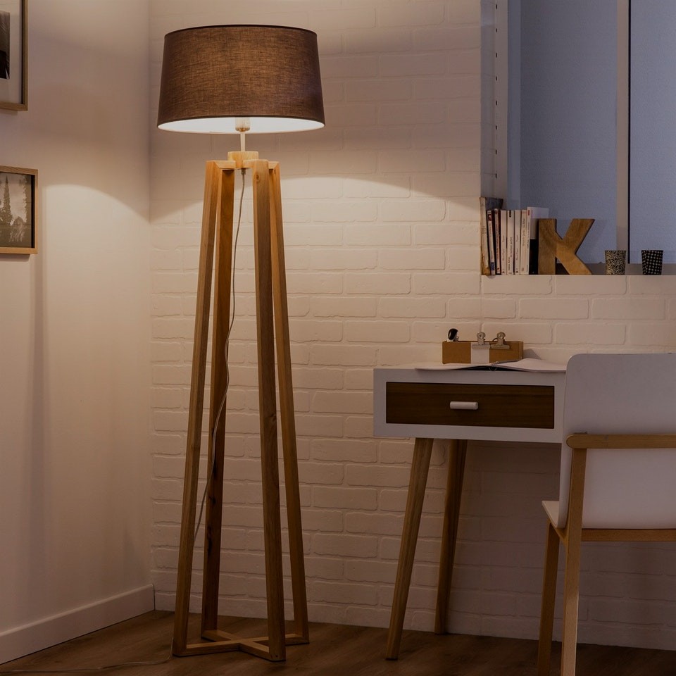 Grand lampadaire de salon