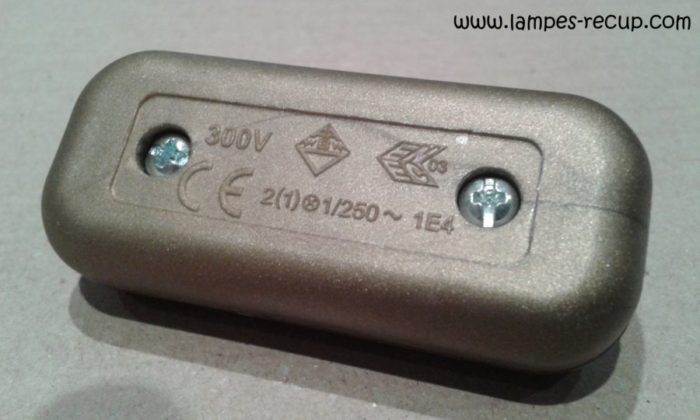 Interrupteur unipolaire pour lampe de chevet