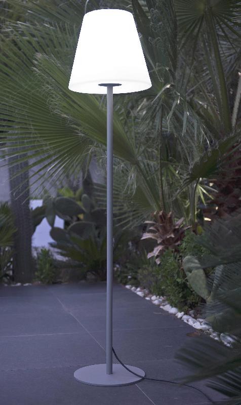 Lampe baladeuse exterieur design