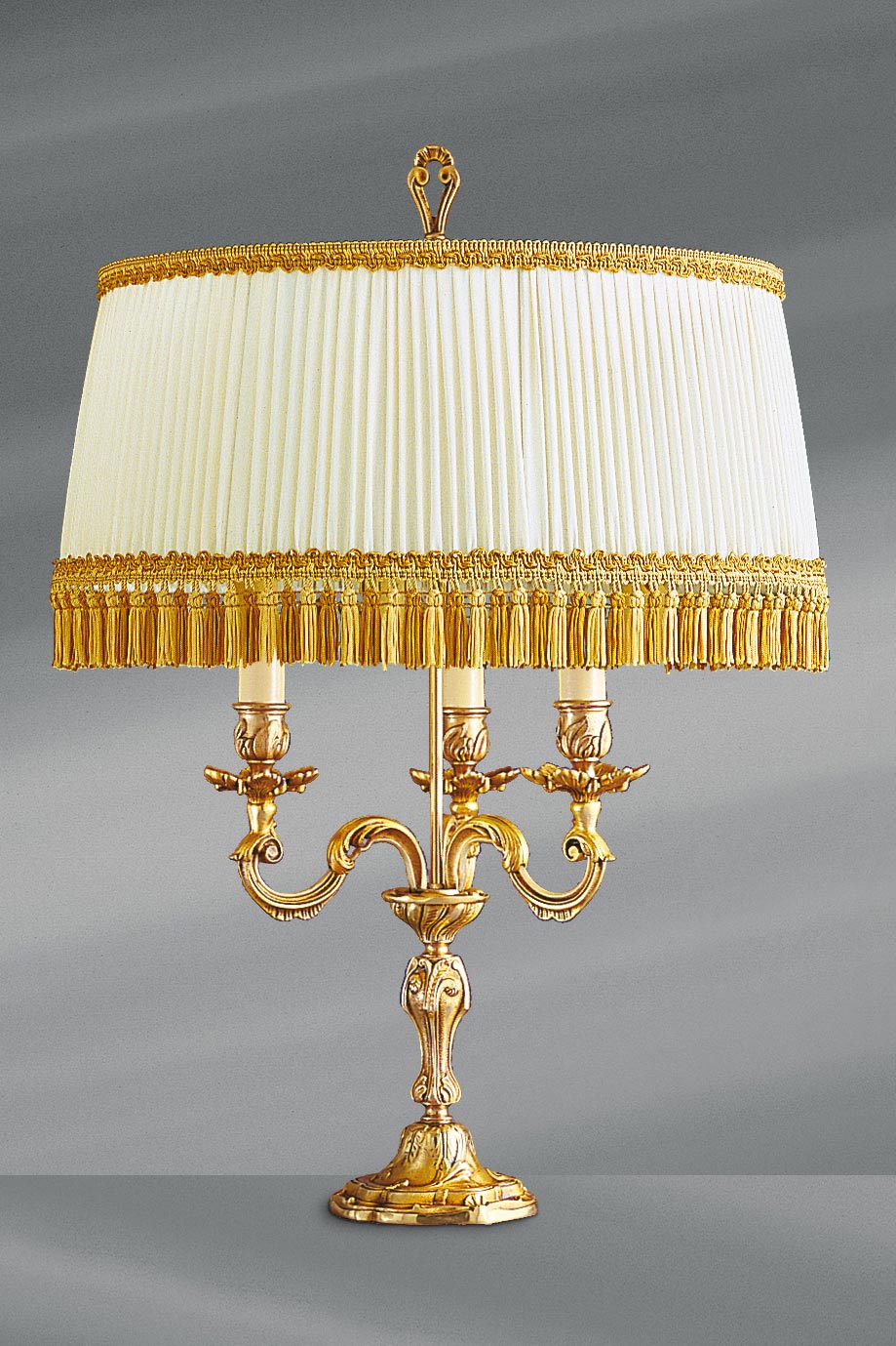 Lampadaire style louis xv