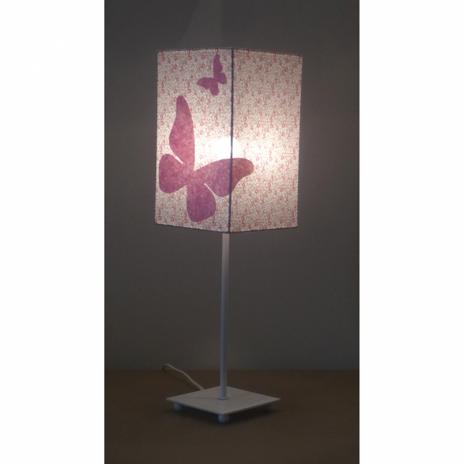 Lampe de chevet papillon rose